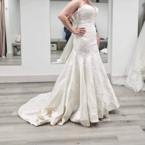 Eddy K Wedding Dress - Picture 1 of 5